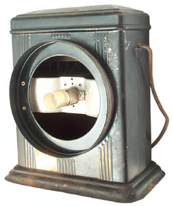 Dual No. 6 Dry
                  Cell Lantern with Five Inch Reflector