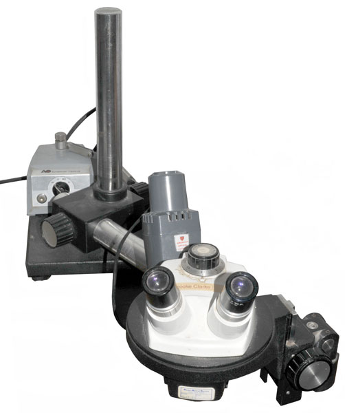 Stereo Zoom microscope with arm type
            base & illuminator